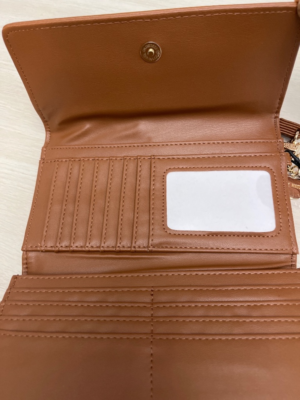 New Steve Madden Chocolate Trifold Wristlet - Picture 4 of 9